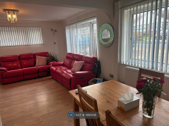 3 Bedroom Bungalow To Rent In Lullingstone Road Allington, Maidstone, ME16