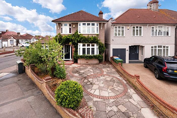 4 Bedroom Detached House For Sale In Hythe Avenue, Bexleyheath, DA7