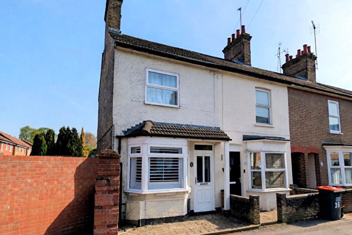 2 Bedroom End Of Terrace House For Sale In George Street, Dunstable, Bedfordshire, LU6