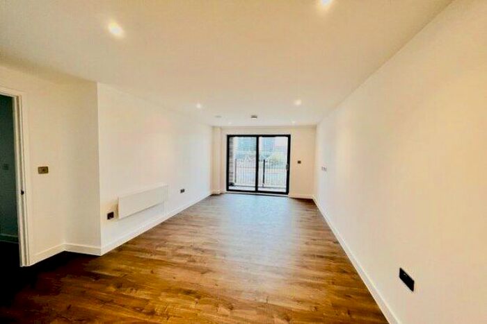 2 Bedroom Flat To Rent In Waterhouse Apartments, Salford, M5