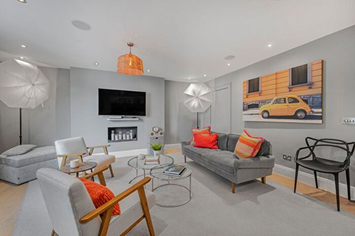 2 Bedroom Flat For Sale In Wellington Street, Aldwych, WC2E