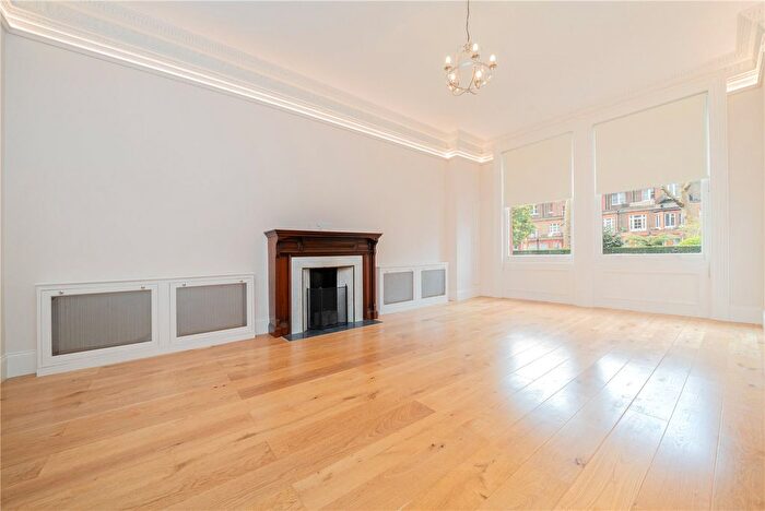 3 Bedroom Flat To Rent In Bina Gardens, London, SW5
