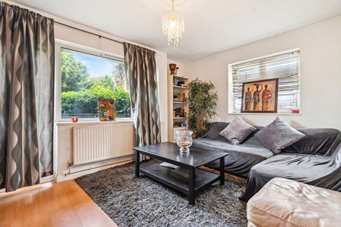 1 Bedroom Flat To Rent In Bourne Court, Ellesmere Road, W4