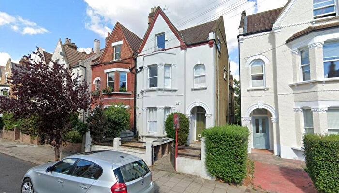1 Bedroom Apartment To Rent In Romola Road, Herne Hill, London, SE24