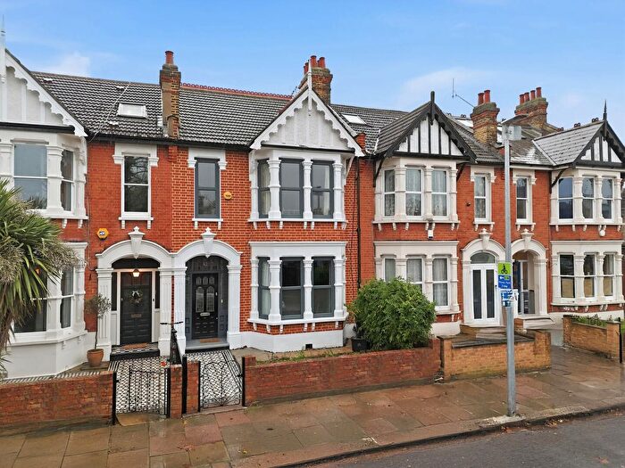 3 Bedroom Property For Sale In Empress Avenue, Aldersbrook, E12