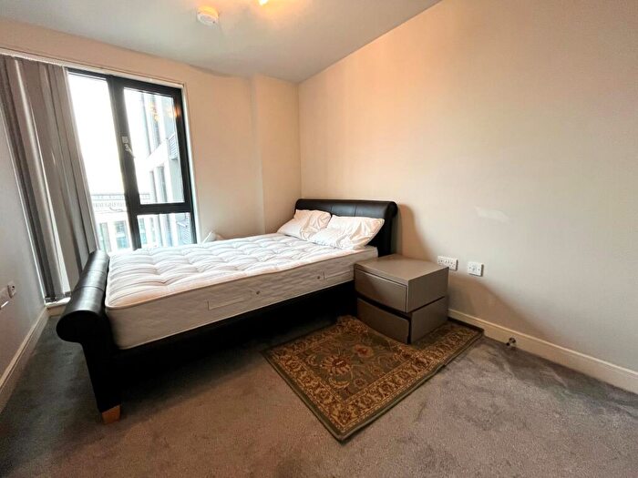 2 Bedroom Apartment To Rent In St. Martins Place, B15