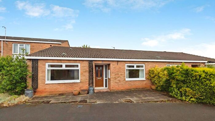 2 Bedroom Bungalow For Sale In Lapwing Gardens, Bristol, BS16