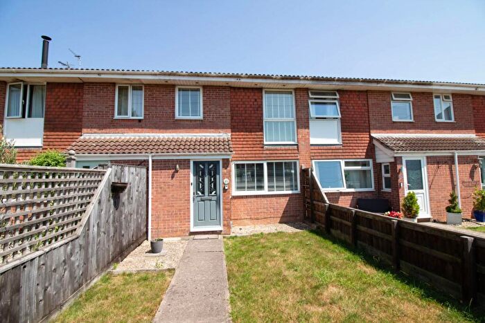 3 Bedroom End Of Terrace House For Sale In Holmbury Close, Frome, BA11