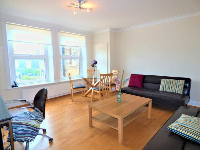 3 Bedroom Flat To Rent In Haven Green, Ealing, London, W5