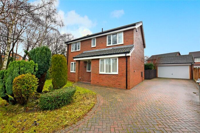 4 Bedroom Detached House To Rent In Broadcroft Grove, Tingley, Wakefield, West Yorkshire WF3