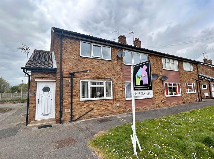 2 Bedroom Flat For Sale In River View, Barlby, YO8