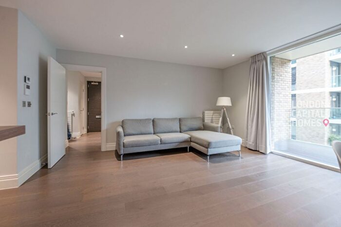 2 Bedroom Flat To Rent In Hamond Court, Queenshurst Square, Kingston Upon Thames, KT2