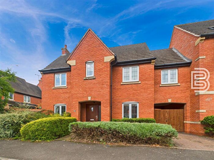 4 Bedroom Semi-Detached House For Sale In Blyth Close, Cawston, Rugby, CV22