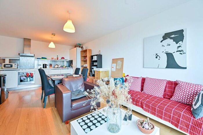 2 Bedroom Flat For Sale In Steedman Street, Elephant And Castle, London, SE17