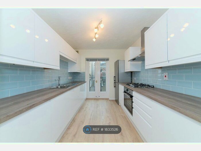 3 Bedroom End Of Terrace House To Rent In De Quincey Mews, London, E16
