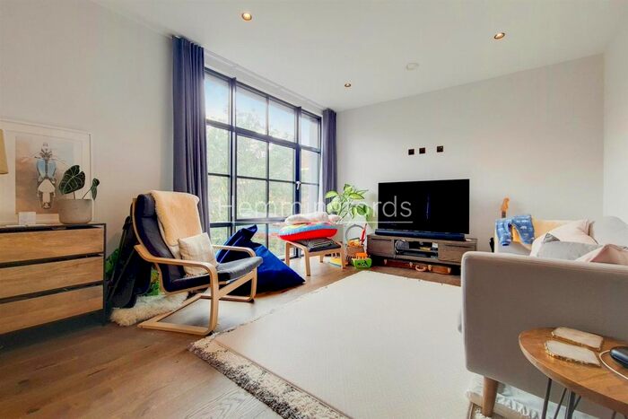 2 Bedroom Flat To Rent In Bracklyn Street, London, N1