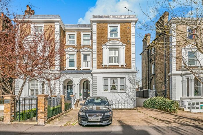 2 Bedroom Flat For Sale In Marlborough Road, Richmond, TW10