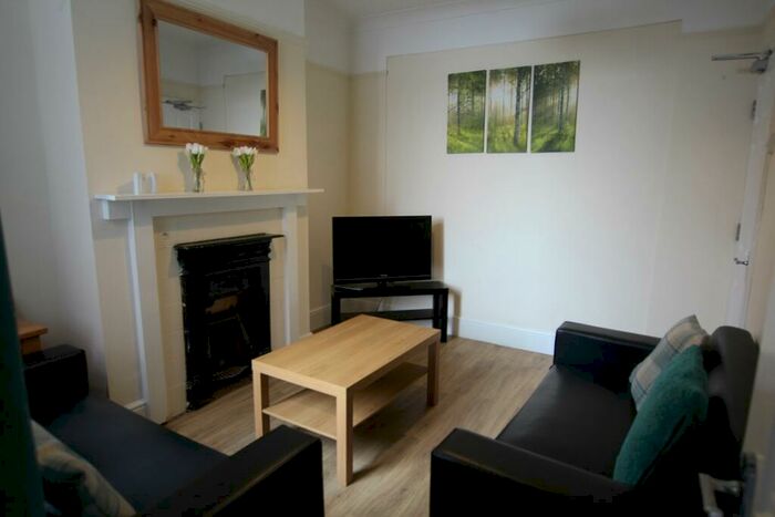 3 Bedroom Terraced House To Rent In Leslie Road, Northampton, NN2