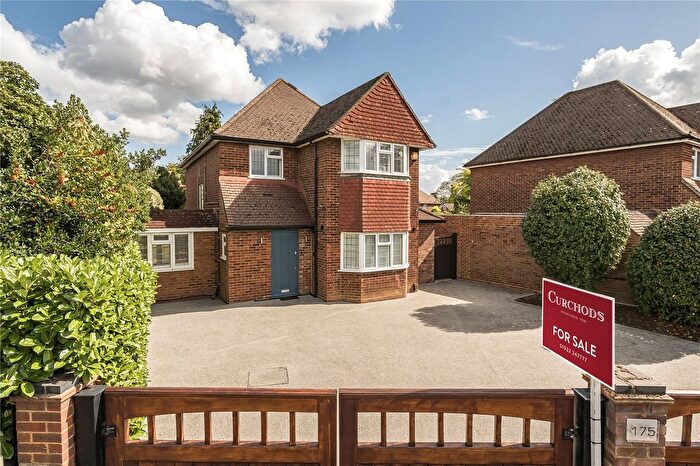 4 Bedroom Detached House For Sale In Sidney Road, Walton-On-Thames, KT12