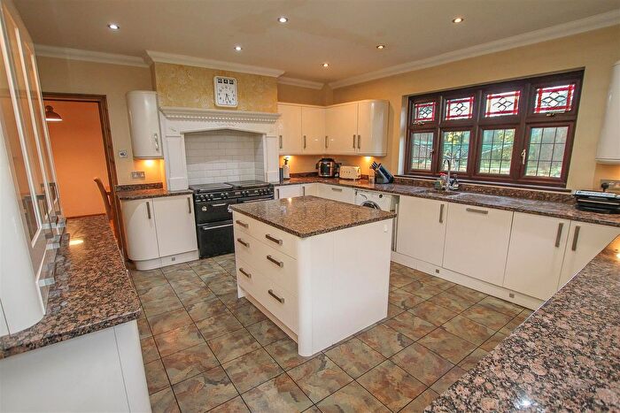 4 Bedroom Detached House For Sale In Rectory Chase, Doddinghurst, Brentwood, CM15