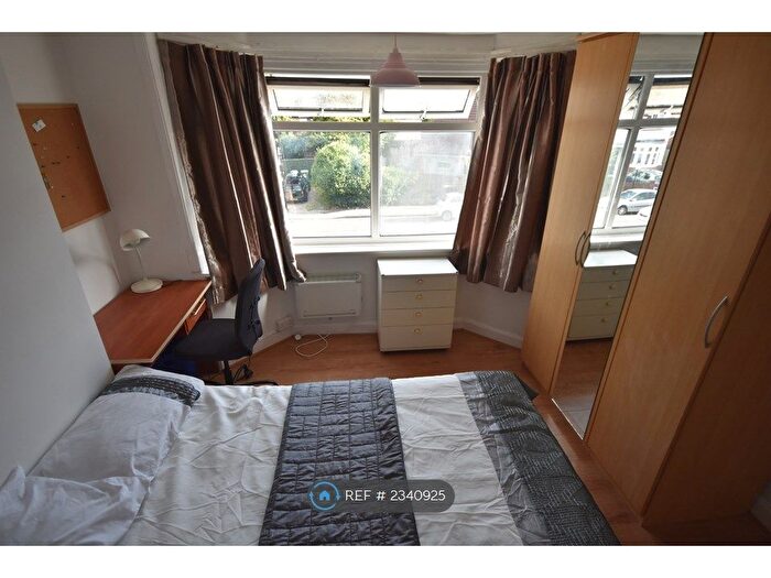 3 Bedroom Semi-Detached House To Rent In Burgess Road, Southampton, SO16