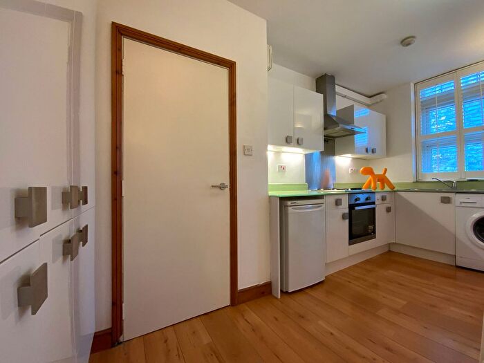 1 Bedroom Flat To Rent In West Wycombe Road, High Wycombe, HP11