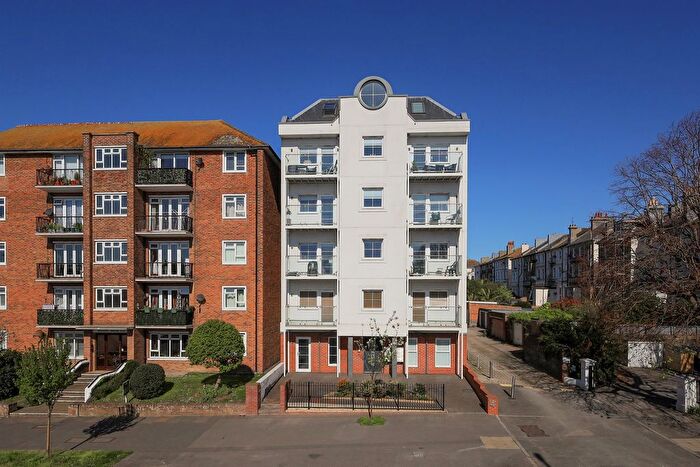 2 Bedroom Flat For Sale In The Avenue, Eastbourne, BN21