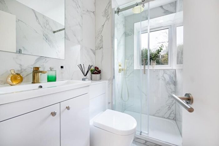 1 Bedroom Flat To Rent In Netherhall Gardens, Hampstead, London, NW3
