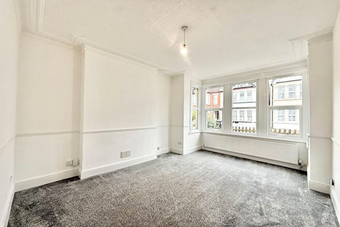 2 Bedroom Flat To Rent In Whitegate Road, SS1