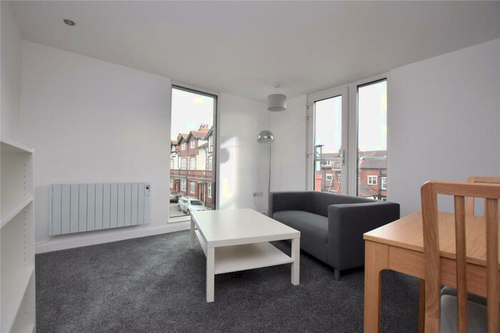 2 Bedroom Apartment To Rent In The Hawthorns, Well Lane, Leeds, West Yorkshire, LS7