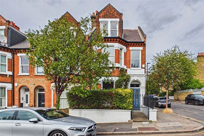 4 Bedroom End Of Terrace House For Sale In Gubyon Avenue, London, SE24