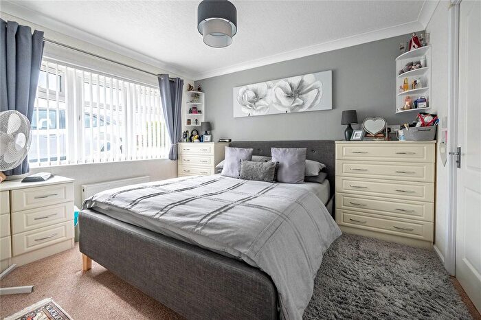 2 Bedroom Bungalow For Sale In Whipsnade Park Homes, Whipsnade, Bedfordshire, LU6