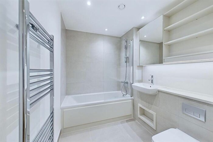 1 Bedroom Flat To Rent In Herne Hill Road, London, SE24