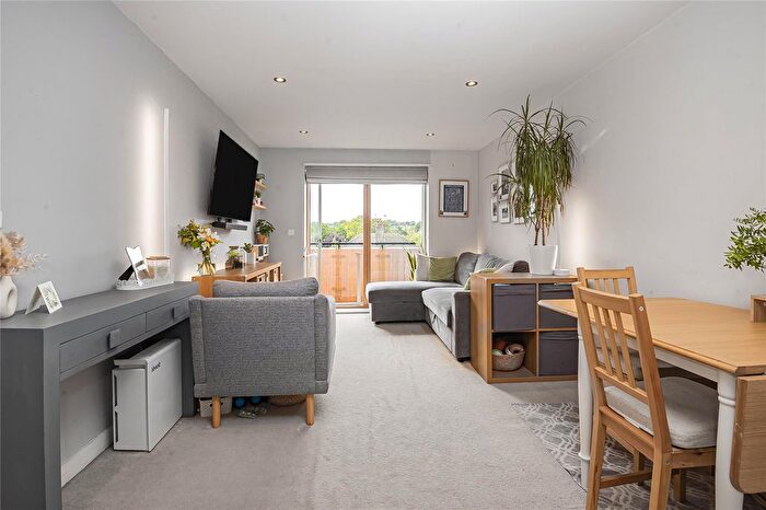 1 Bedroom Flat For Sale In Bassett House, Wimbledon, SW19
