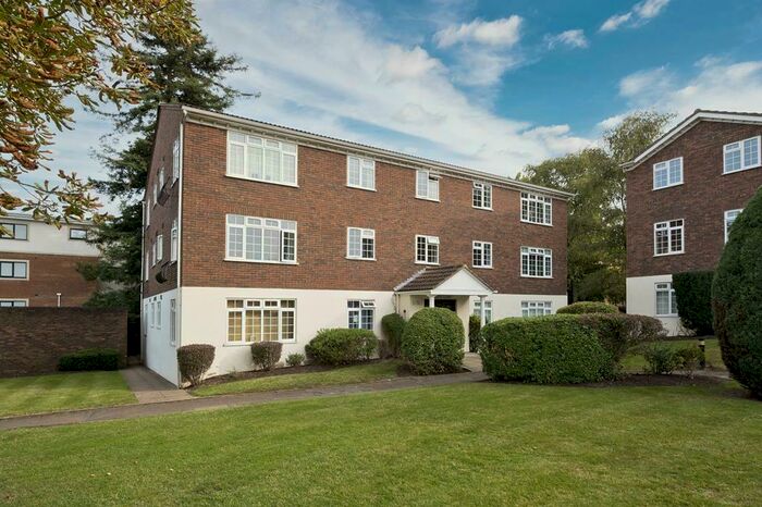 1 Bedroom Flat To Rent In Albany Court, Hillcrest, KT13