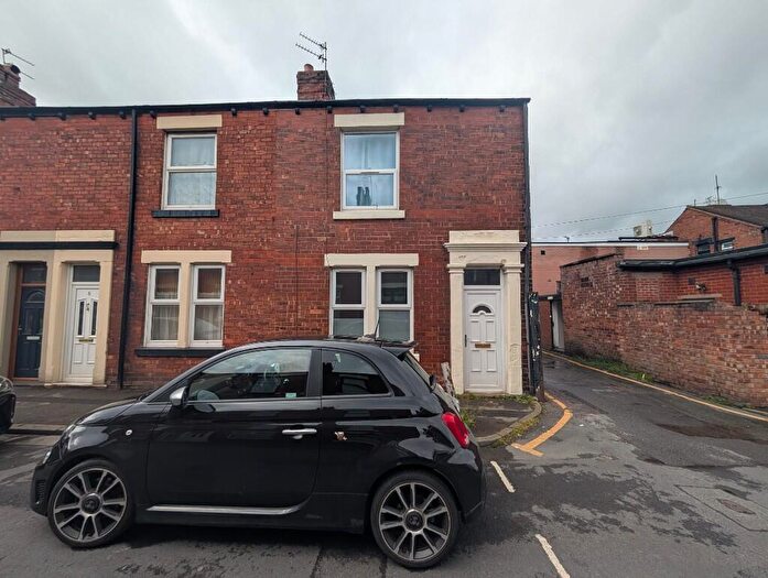 1 Bedroom Flat To Rent In Meadow Street, Leyland, Lancashire, PR25