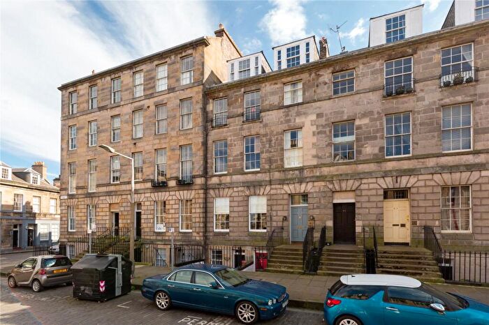 2 Bedroom Apartment For Sale In Broughton Place, Edinburgh, EH1