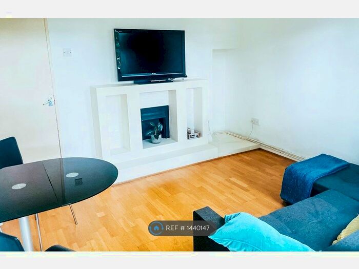 1 Bedroom Flat To Rent In Smithwood Close, London, SW19