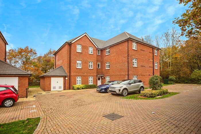 2 Bedroom Flat For Sale In Broadclough Way, Maidstone, ME17