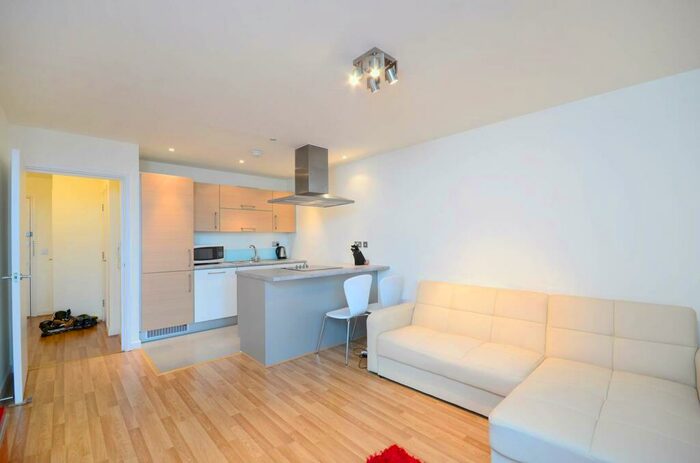 1 Bedroom Flat To Rent In High Street, Stratford, London, E15
