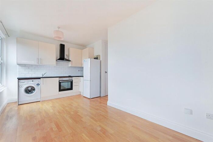 1 Bedroom Flat To Rent In Worple Road, London, SW20