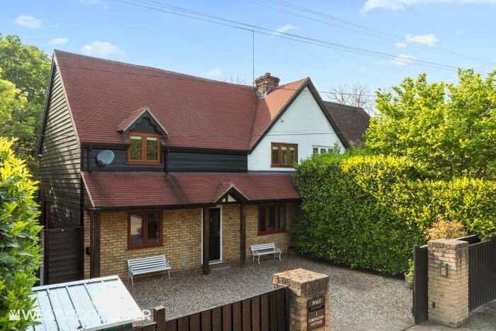4 Bedroom Semi-Detached House For Sale In Hoe Lane, Nazeing, Waltham Abbey, EN9