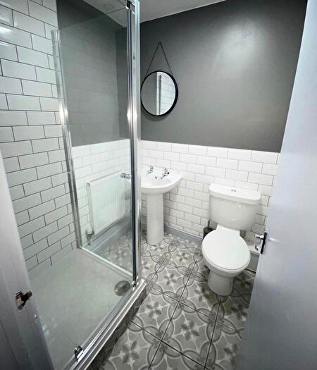 1 Bedroom Flat To Rent In Flat, Portland Street, - Bed, LN5