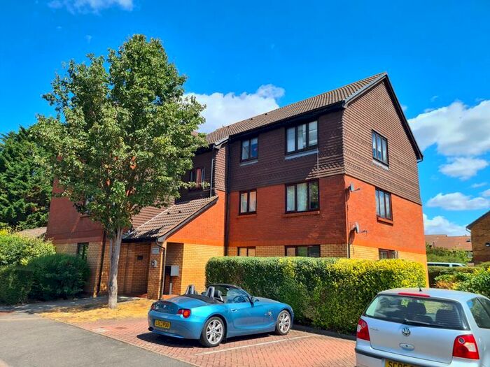 2 Bedroom Flat To Rent In Kipling Drive, Colliers Wood, London, SW19