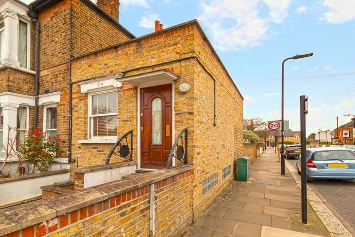 1 Bedroom Property To Rent In Darwin Road, London, W5