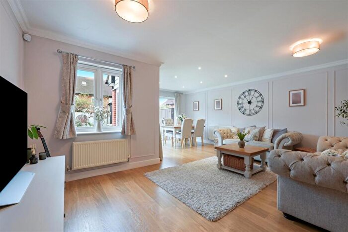 4 Bedroom House For Sale In Priddy Place, Watercolour, Redhill, RH1