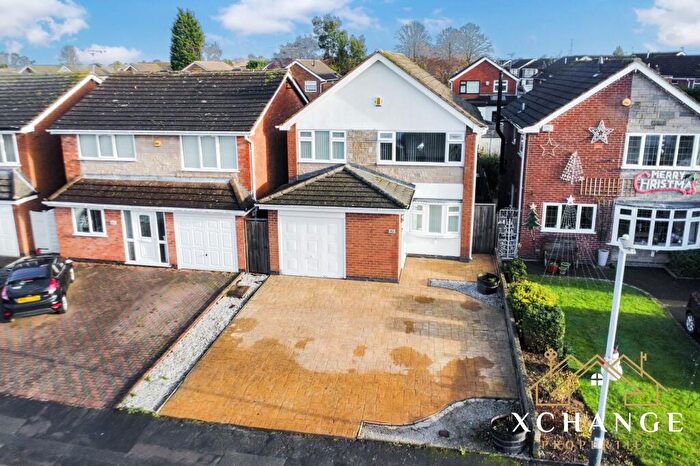 3 Bedroom Detached House For Sale In Hoarestone Avenue, Nuneaton, CV11