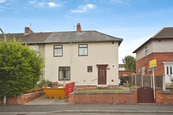 3 Bedroom End Of Terrace House For Sale In Oak Street, Hollingwood, Chesterfield, Derbyshire, S43