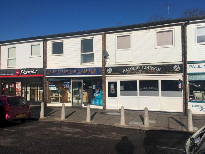 2 Bedroom Flat To Rent In Reading Road, Yateley GU46