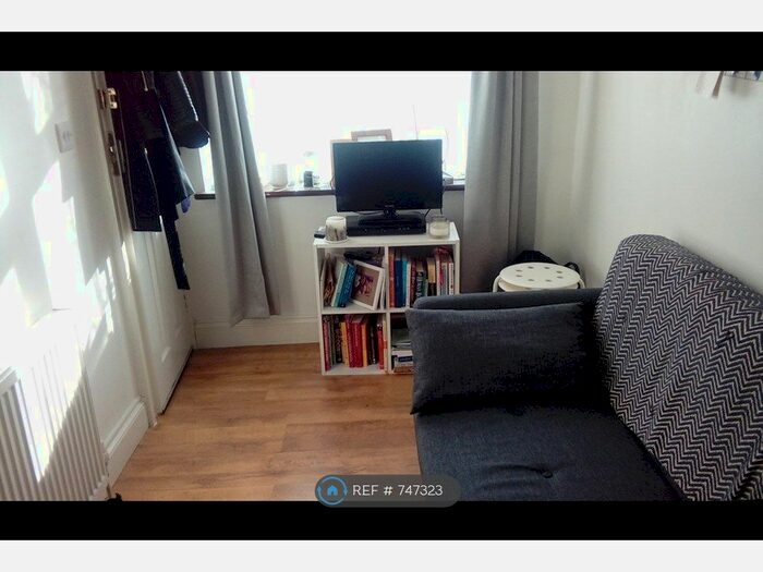 1 Bedroom Flat To Rent In Kenmore Avenue, Harrow, HA3
